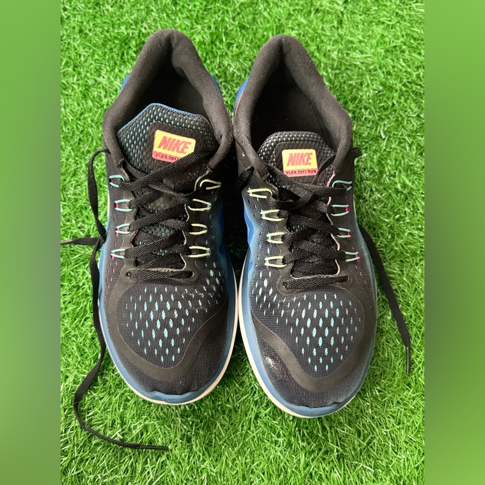 Nike

WMNS FLEX 2017 RN‎ 'INDUSTRIAL BLUE RACER PINK'
Size 9